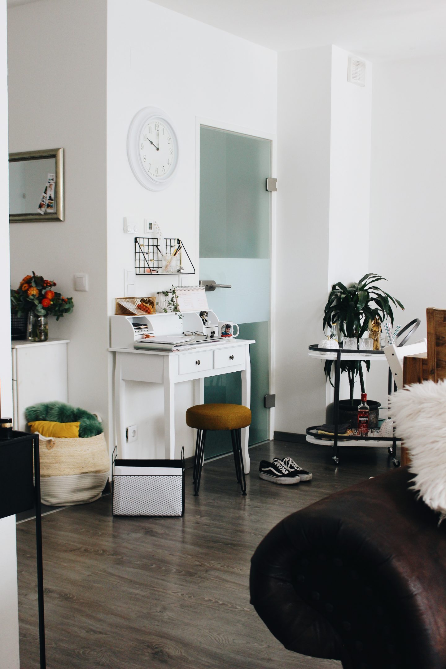 LIVING  Minimalistisches Büro: Wie ihr auf kleinstem Raum einen