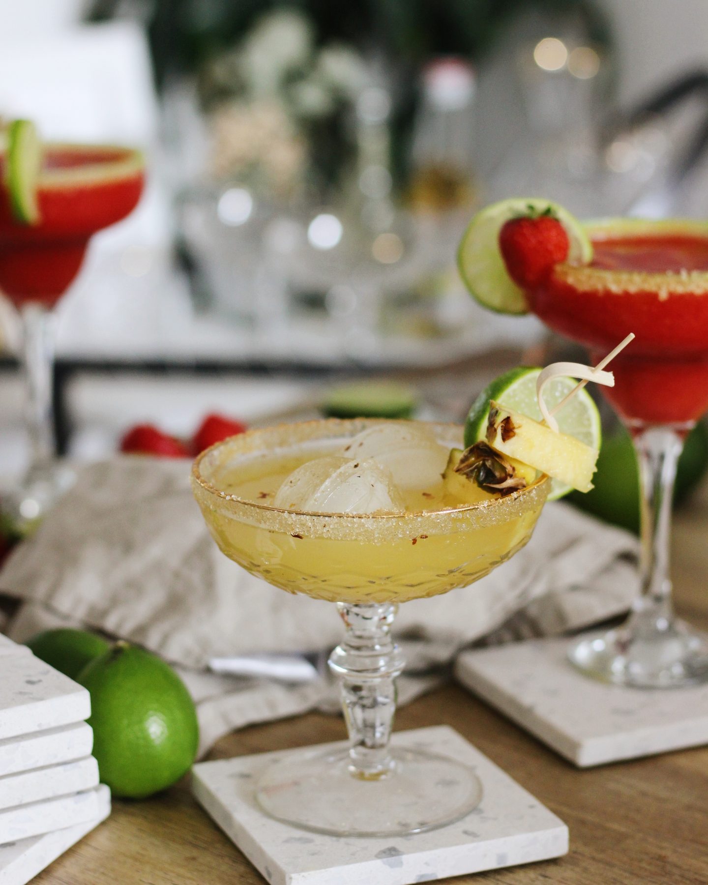 DRINKS Refreshing MargaritaTrio Classic Margarita, Frozen Strawberry Margarita und Pineapple