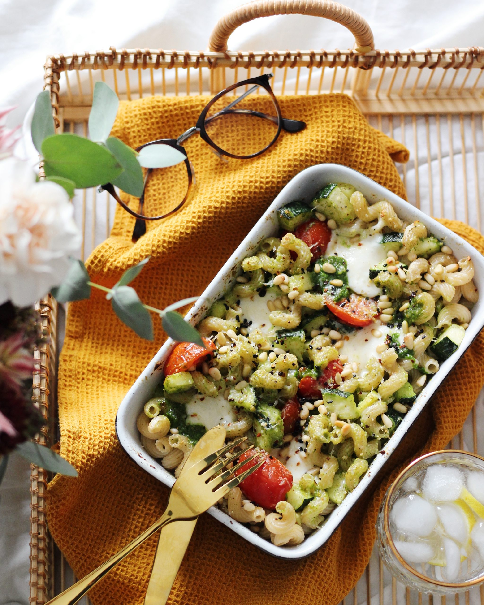 FOOD | Veggie Caprese-Pesto-Bake: schneller Nudelauflauf mit Pesto und ...