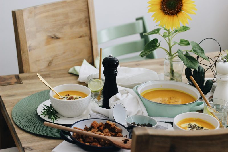 FOOD | Es herbst’lt: Klassische Kürbiscremesuppe mit Dinkel-Roggen ...