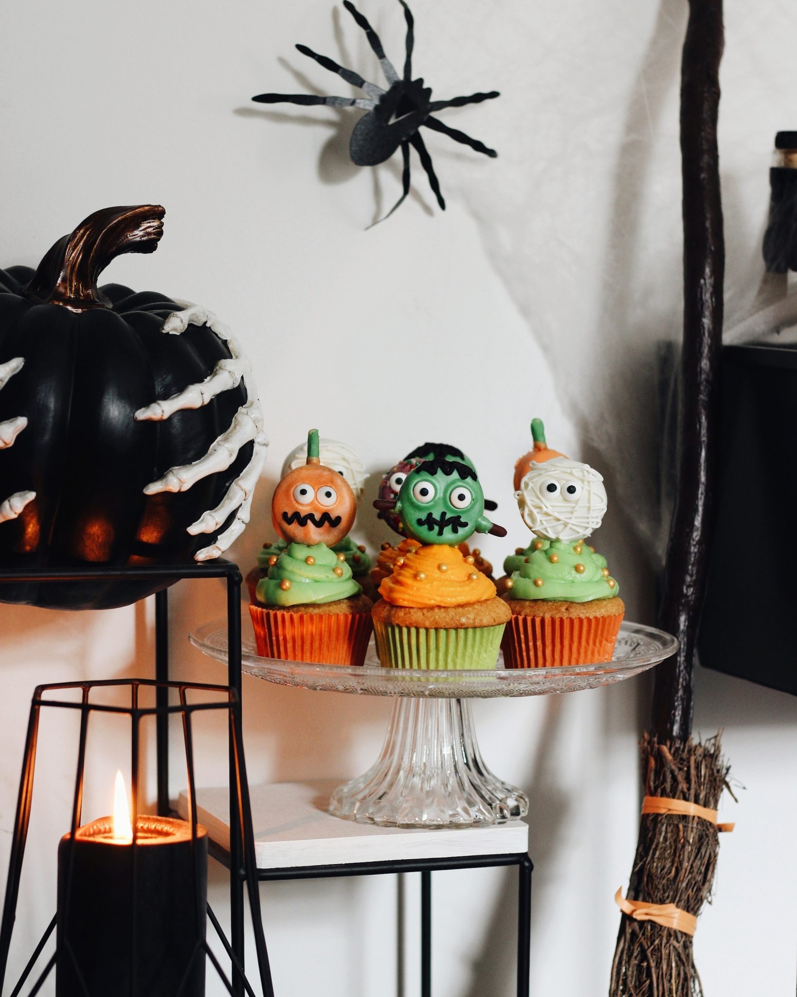 FOOD | Spooky Doobi Boo! gruselige Halloween-Monster-Cupcakes mit Oreo ...
